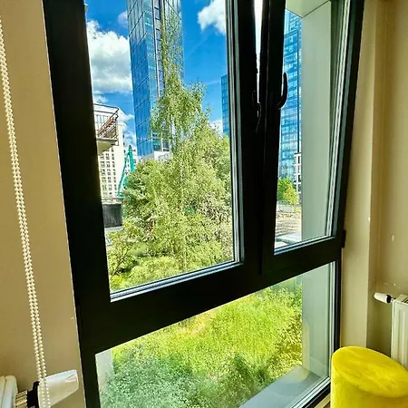 Nemo Fast Wifi 75'tv Netflix Hbo Disney+ * 바르샤바